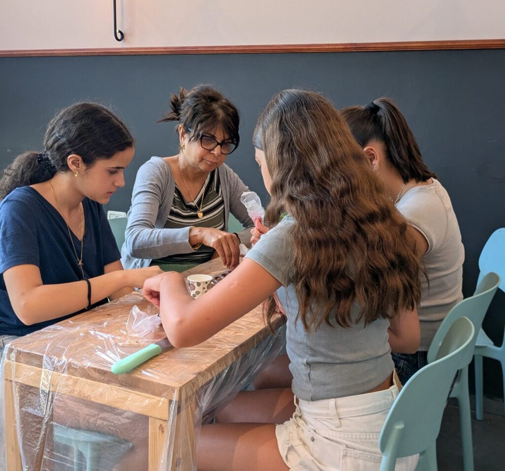 סדנת שוקולד משפחתית. שוקולד של קוביות.