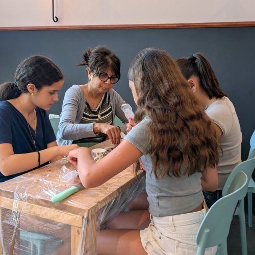 סדנת שוקולד משפחתית. שוקולד של קוביות.